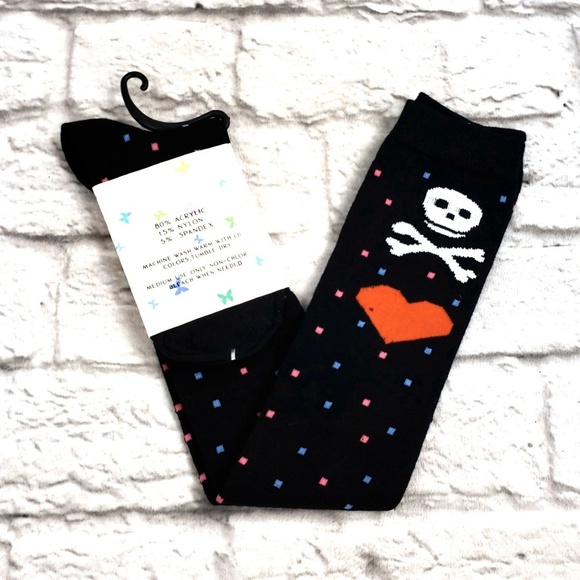 unicfahion Other - Unicfashion Socks thigh-hi black Skull